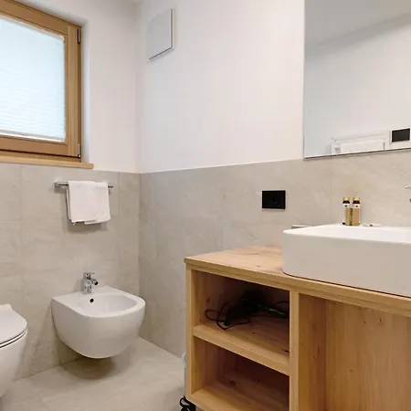Les Ciases Dolomites 5 Apartment *